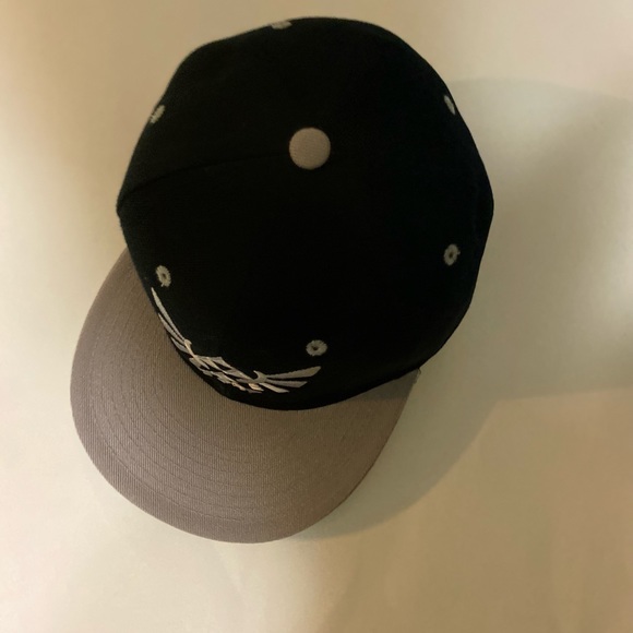 City hunter black and silver adjustable hat - Picture 6 of 7